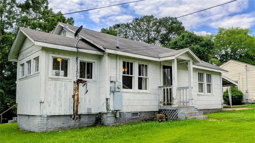Property Photo: 6505 23rd Avenue AL 36854