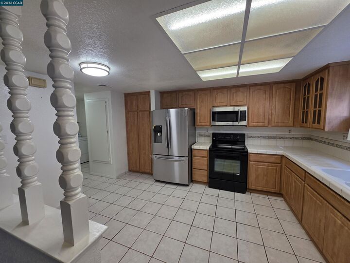 Property Photo:  2581 El Portal Dr C  CA 94806 