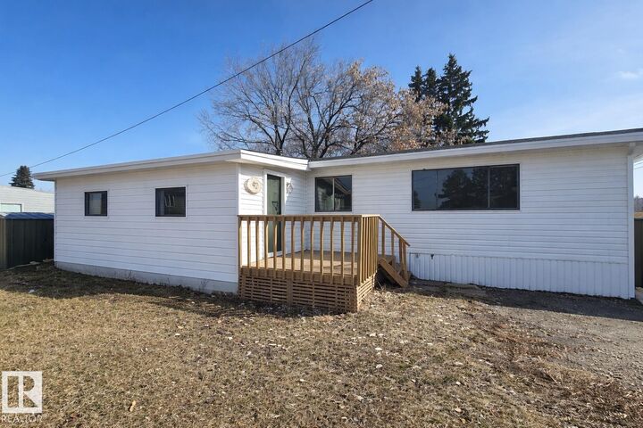 Property Photo:  305 Calahoo Road 92  AB T7X 3K7 
