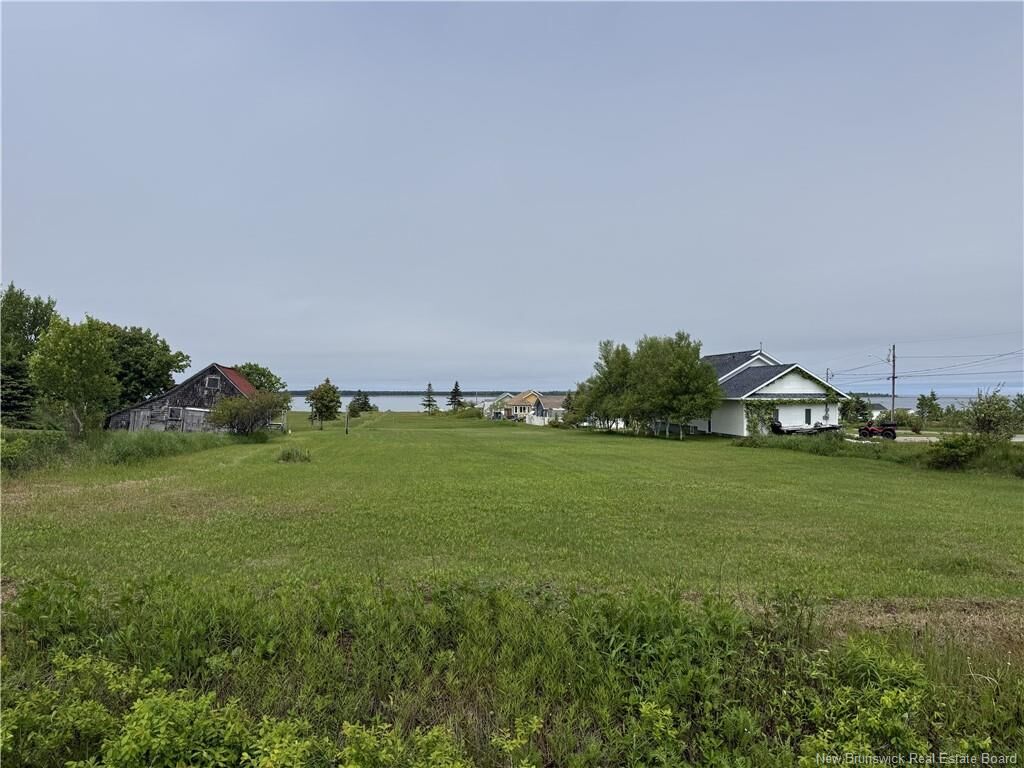 Photo de la propriété:  1.1 Acre Rue De L'Ile  NB E1W 1B5 