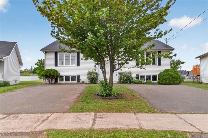 55-57 Galbraith Crescent — photo 1