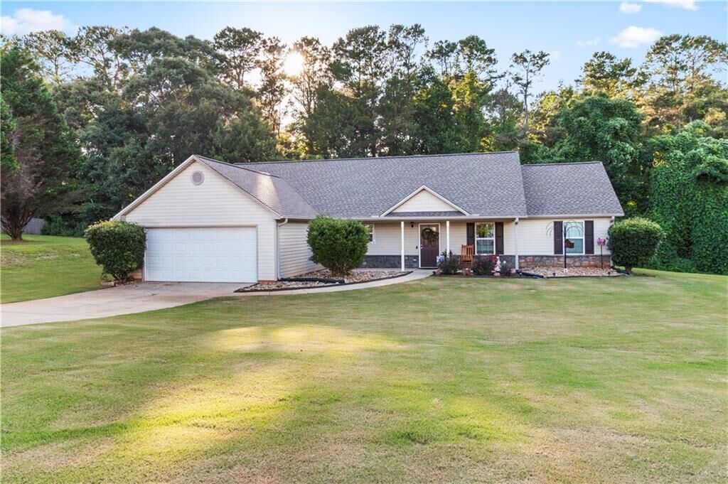 Property Photo: 122 Bower Court GA 30680