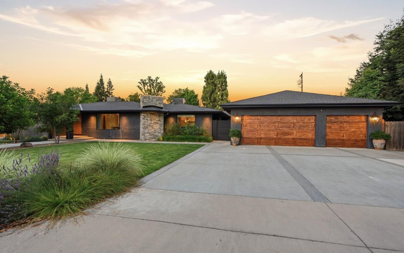 Property Photo: 5708 N Pleasant Avenue CA 93711