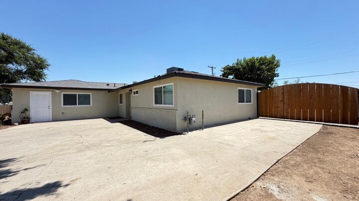 Property Photo: 5326 E Clay Avenue CA 93727