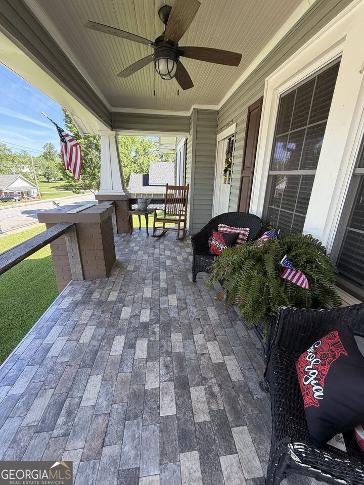 Property Photo:  202 N Peachtree Street  GA 30817 