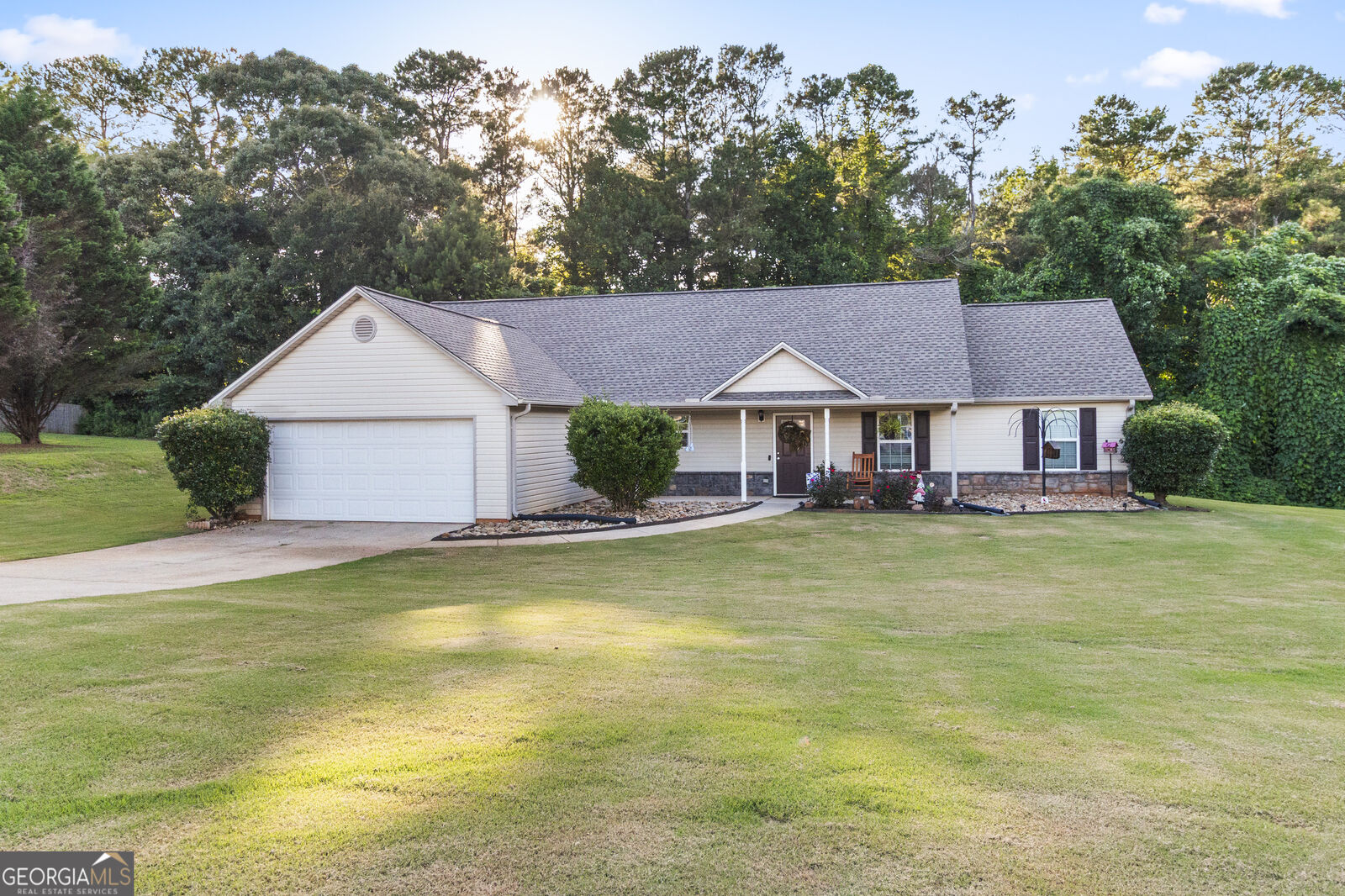 Property Photo: 122 Bower Court GA 30680