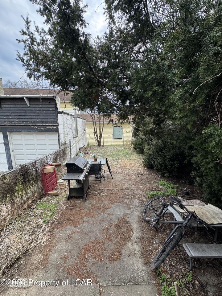 Property Photo:  28 Walnut Street  PA 18702 