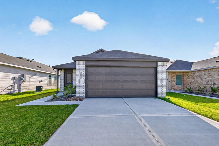 Property Photo: 10811 Bird Of Paradise Lane TX 77016
