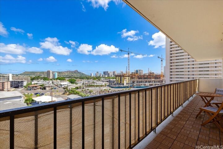 Property Photo: 2754 Kuilei Street 704 HI 96826