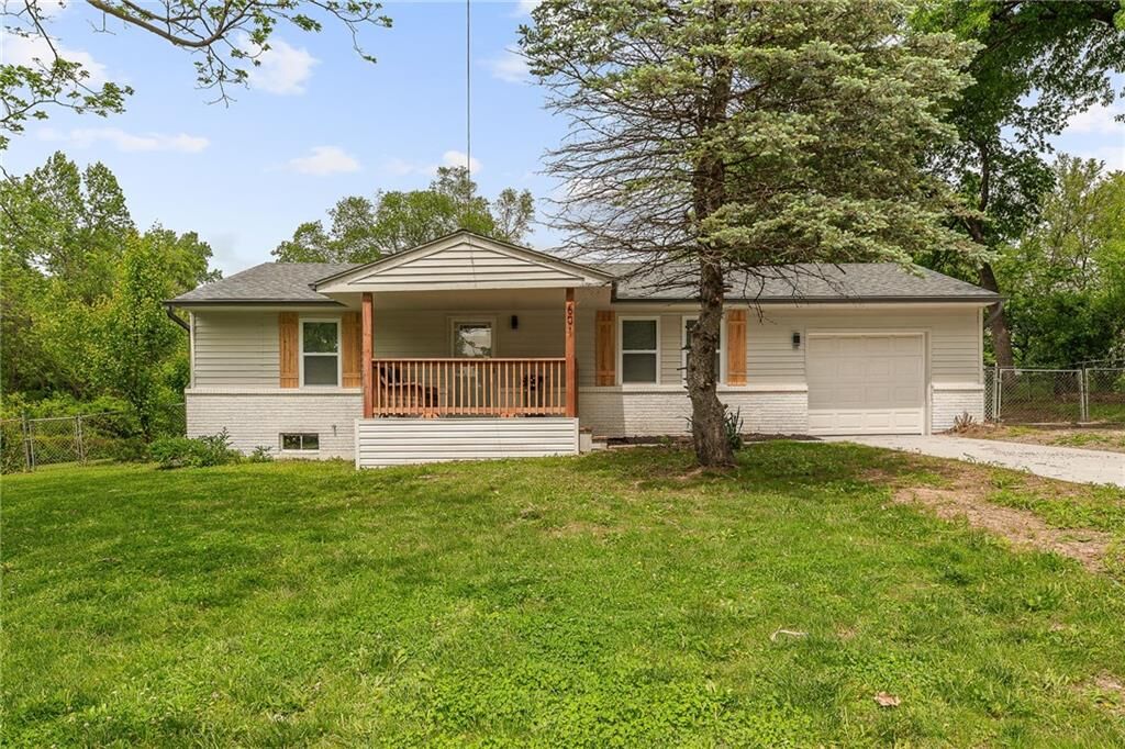 Property Photo: 601 E Eisenhower Road KS 66043