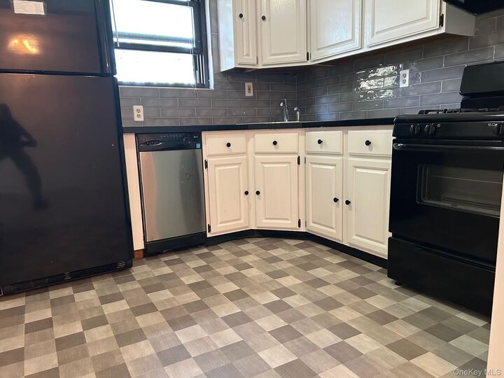 Property Photo: 284 Sneden Place W 284 NY 10977