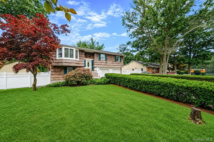 Property Photo:  6 Smith Court  NY 11950 