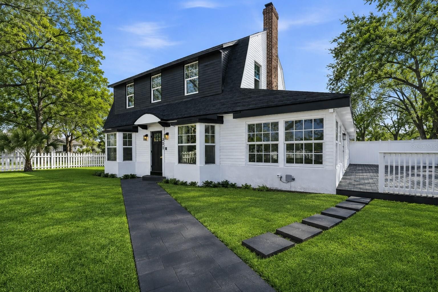 Property Photo: 301 81st Avenue NE FL 33702
