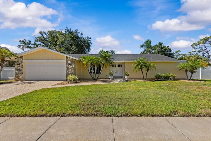 Property Photo:  2828 Bridlewood Court  FL 34683 