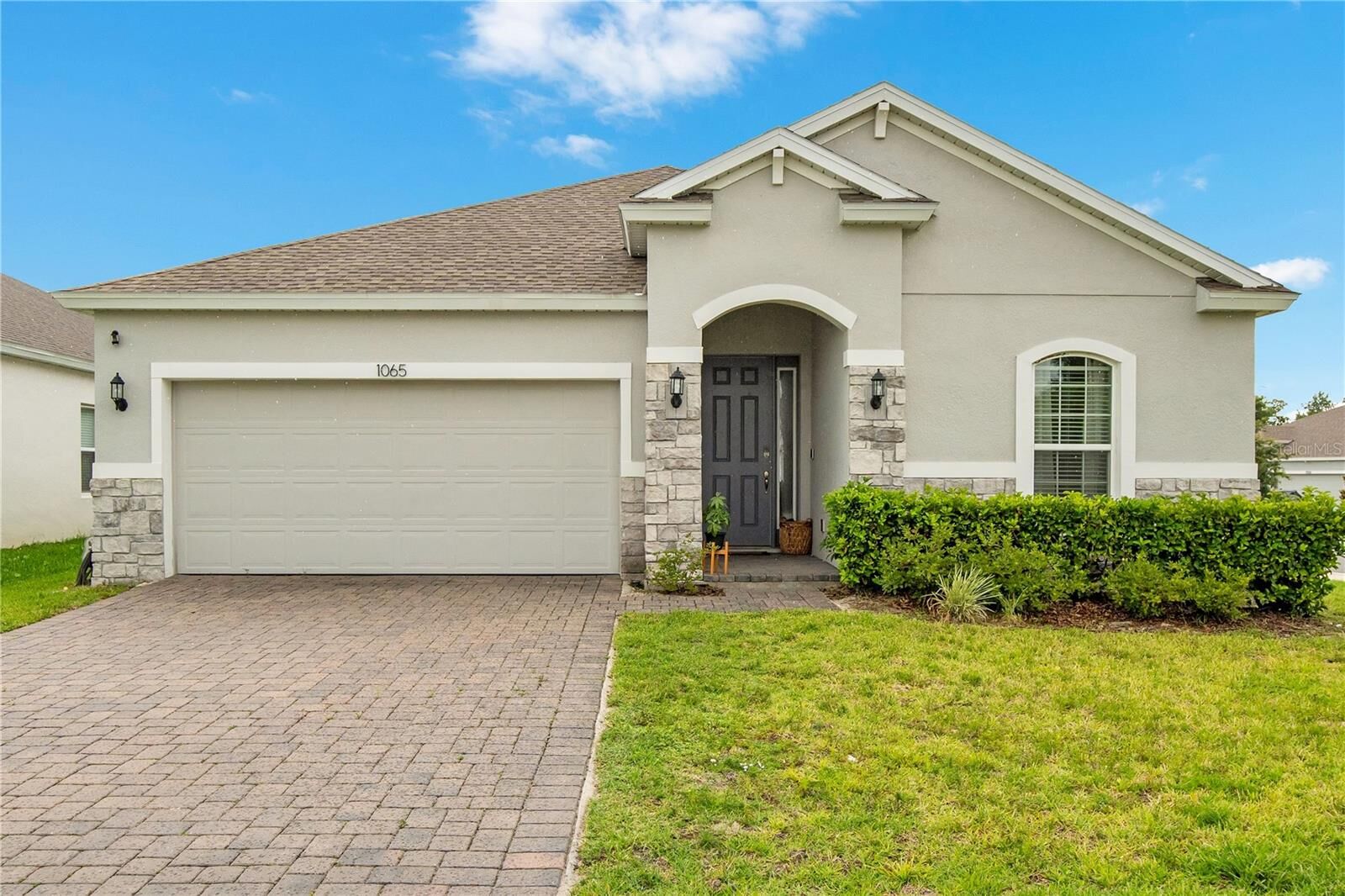 Property Photo:  1065 Chelan Falls Drive  FL 32724 