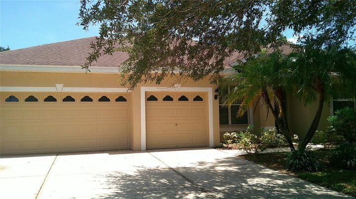 Property Photo:  609 Cedar Waxwing Drive  FL 33510 