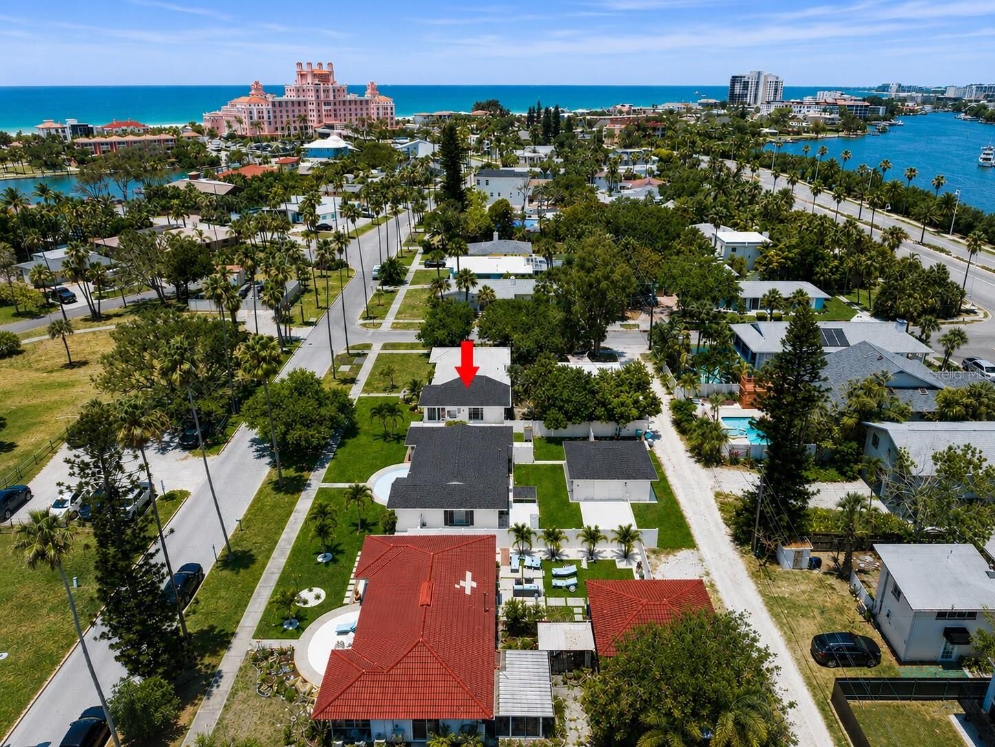 Property Photo: 3219 E Debazan Avenue FL 33706