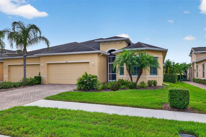 Property Photo: 712 Chipper Drive FL 33573