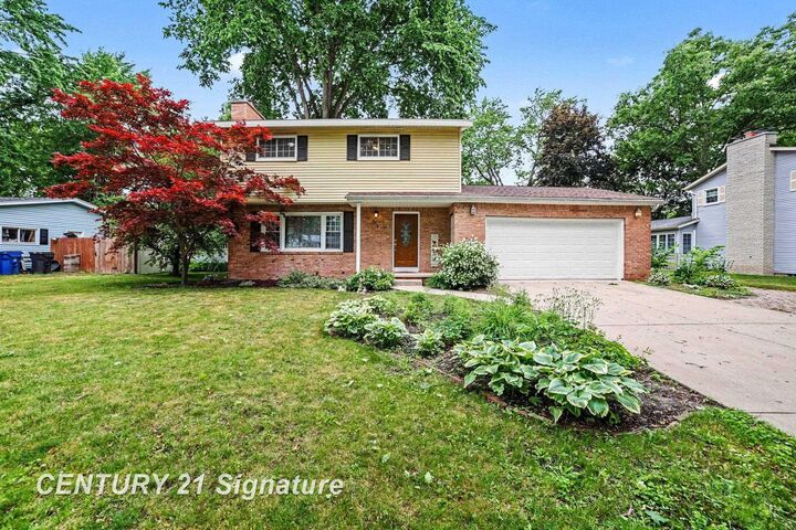Property Photo:  2918 Saint Marys Drive  MI 48640 