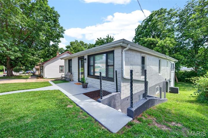 Property Photo: 128 Laredo Avenue MO 63125