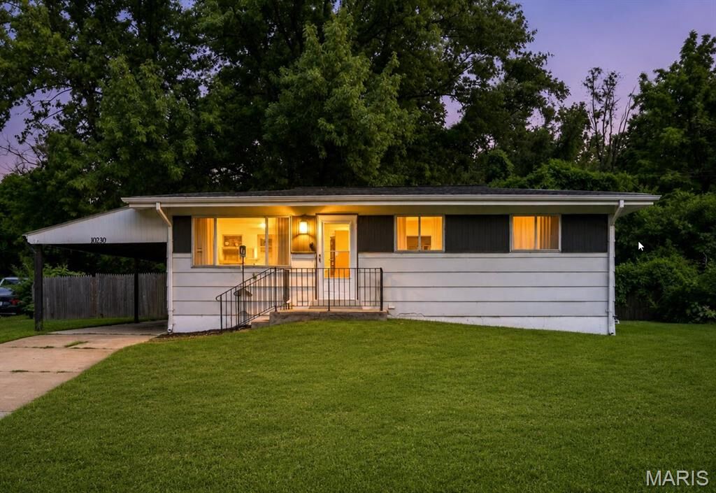 Property Photo:  10230 Lynncrest Court  MO 63136 