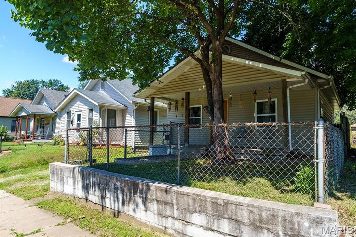 Property Photo:  2221 Lee Avenue  IL 62040 