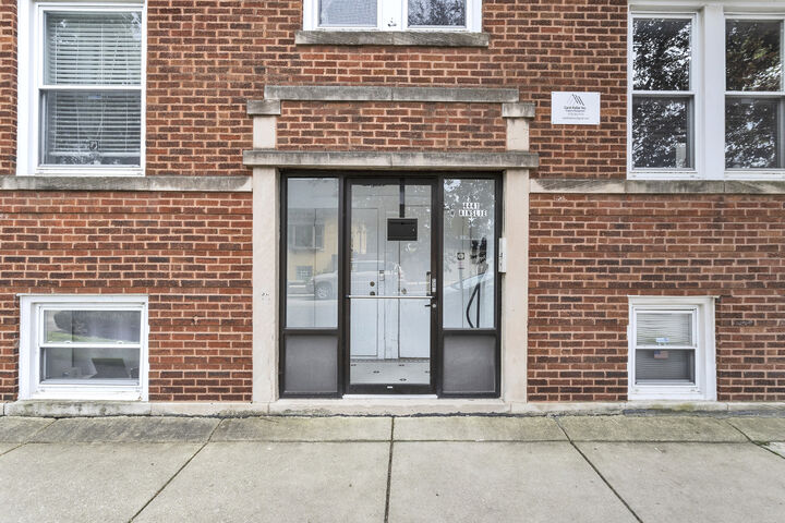 Property Photo:  4441 W Ainslie Street 2  IL 60630 