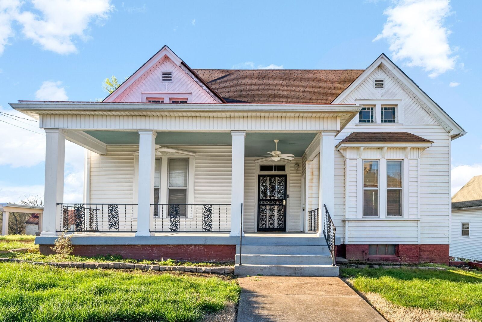 Property Photo:  222 Union St B  TN 37040 
