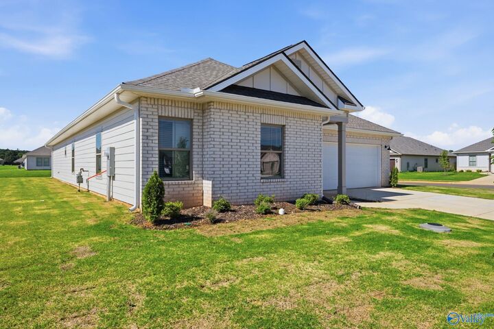 Property Photo: 100 Chain Bridge Circle AL 35749
