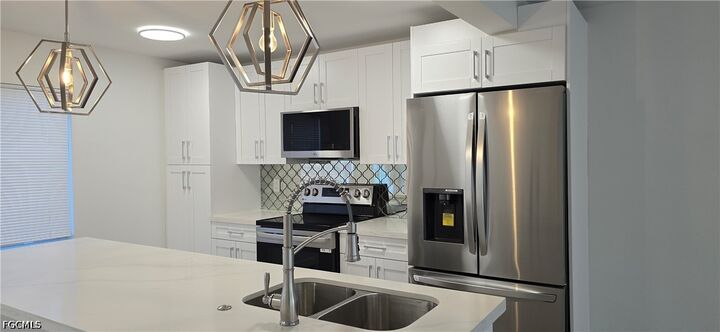 Property Photo: 1404 SE 40th Street A-3 FL 33904