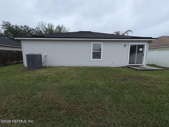 Property Photo: 332 Marisco Way FL 32220