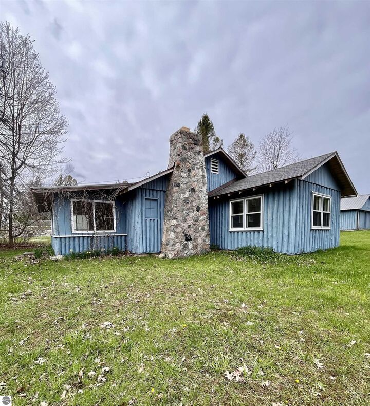 Property Photo:  2927 N Main Street  MI 49622 
