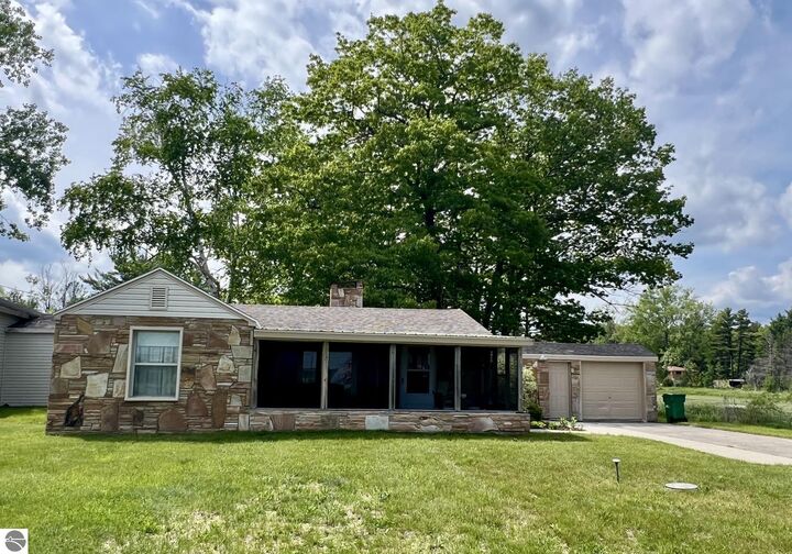 Property Photo: 3325 N US-23 N MI 48750