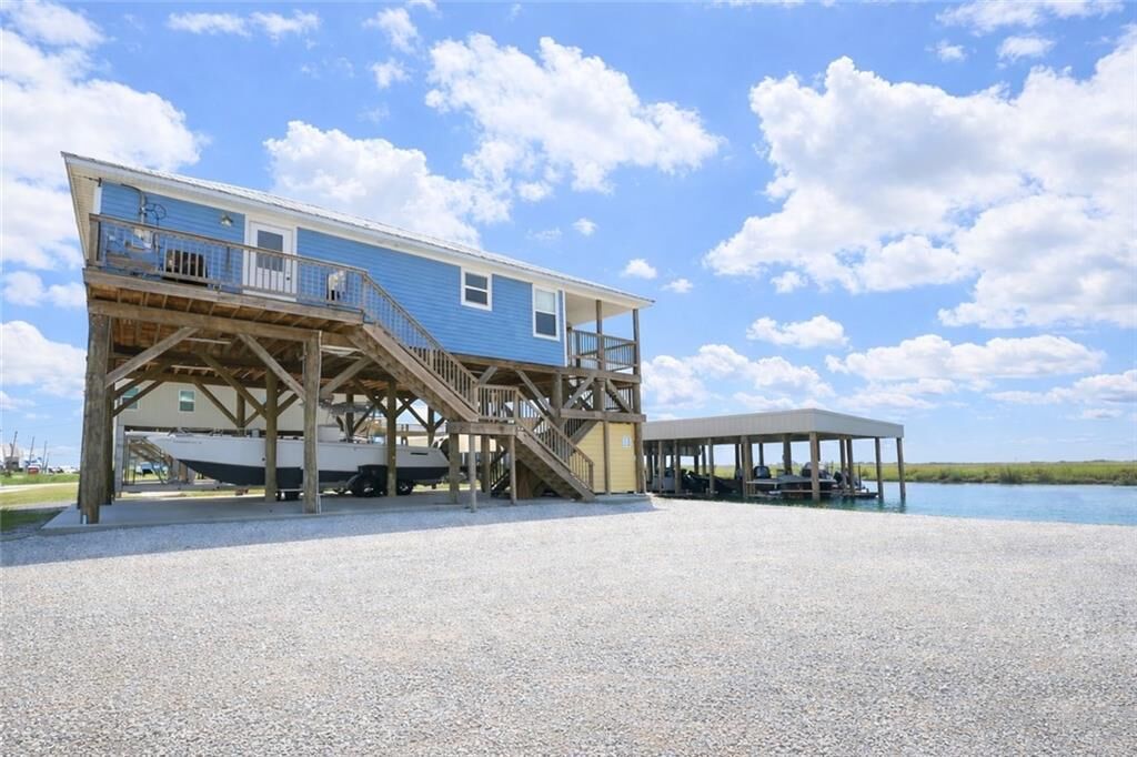 Property Photo:  682 Martin Lane  LA 70083 