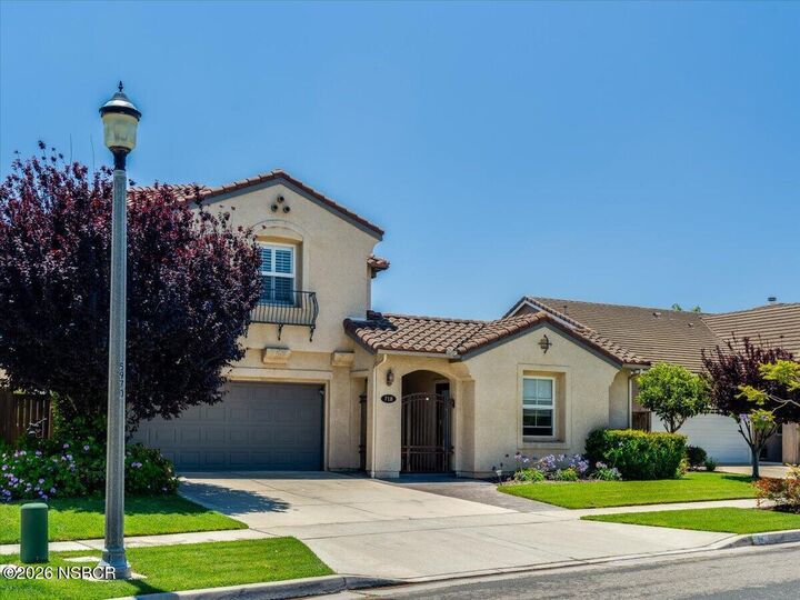 Property Photo:  718 Annie Way  CA 93455 