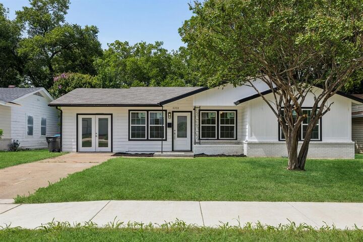 Property Photo: 4233 Quails Lane TX 76119