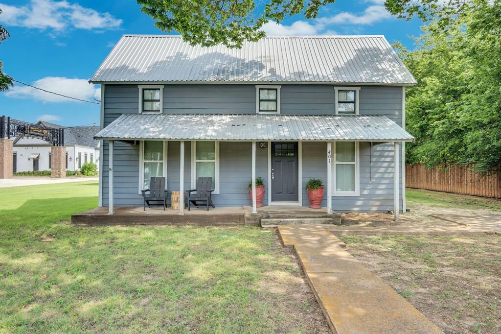 Property Photo:  401 E Avenue G  TX 76065 