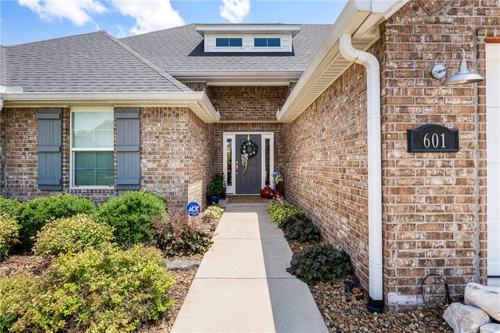 Property Photo: 601 Bellmara Circle AR 72718