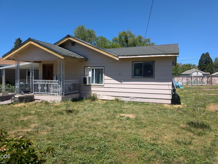 Property Photo:  2241 Wantland Avenue  OR 97601 