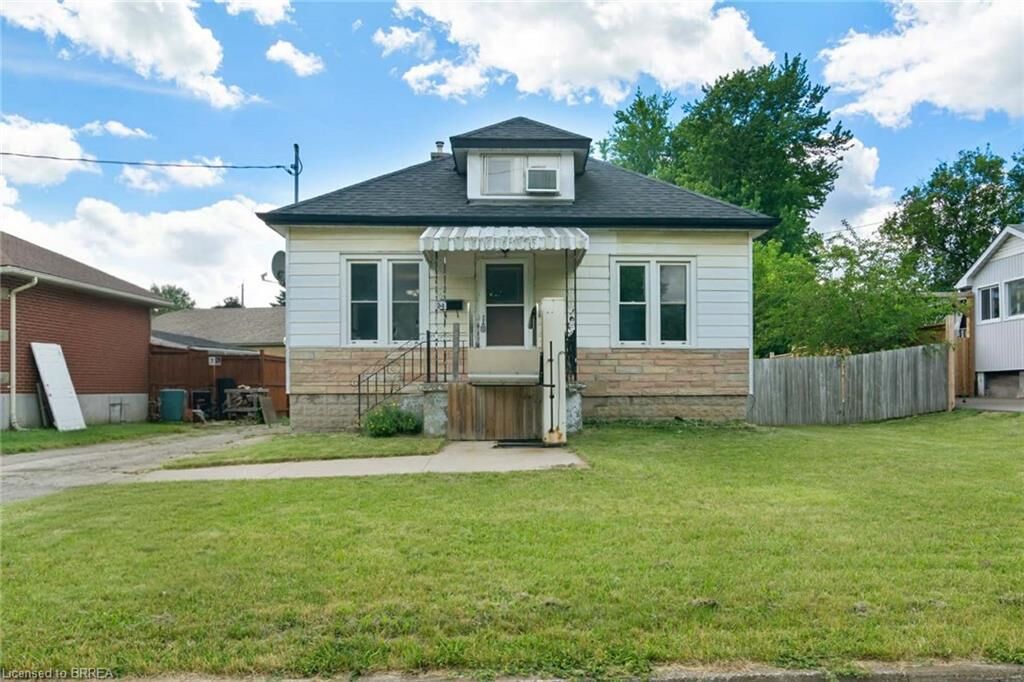 Property Photo:  24 Park Road N  ON N3S 6T2 