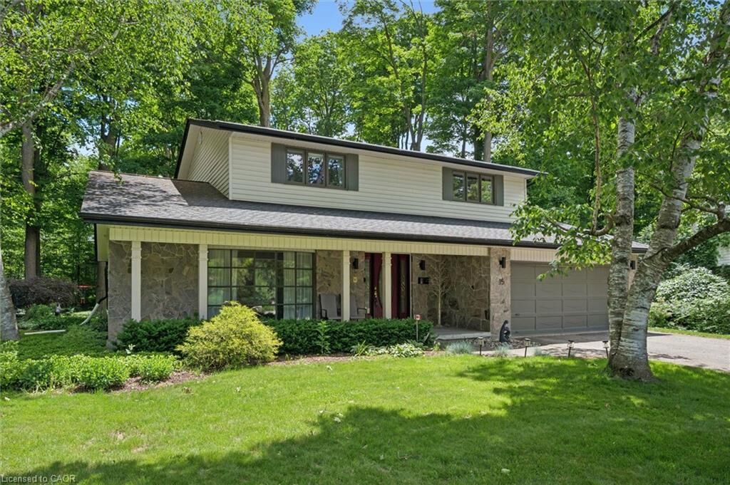Property Photo:  15 Wildwood Place  ON N2L 4B2 