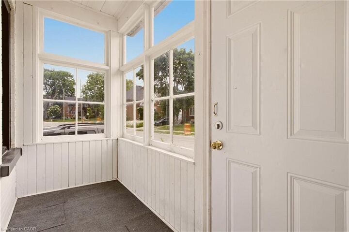 Property Photo:  112 Glasgow Street B  ON N2G 2G9 