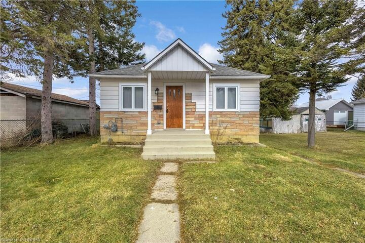 Property Photo:  35 Eighth Avenue  ON N3S 1C1 