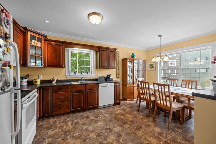 Property Photo: 6 Harley Street 2B PE C1A 5T8