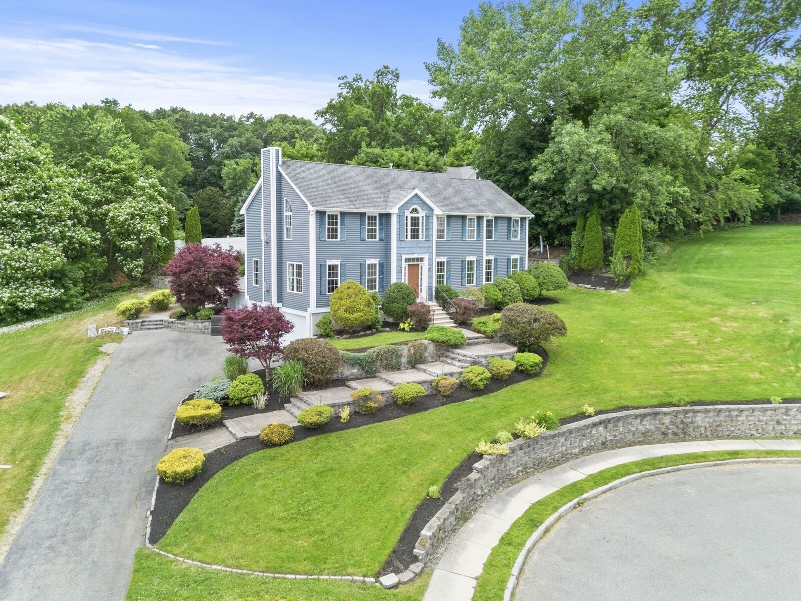 Property Photo:  8 Woods Hill Cir  MA 01801 