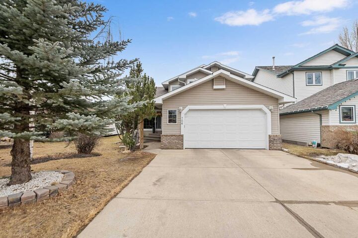 704 Woodside Drive NW — photo 1