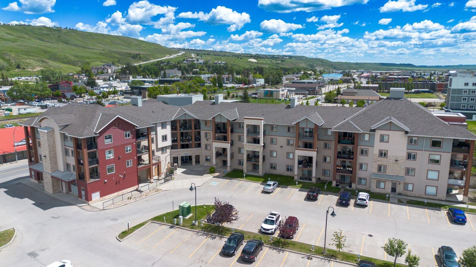 Property Photo: 505 Railway Street W 1301 AB T4C 2K9