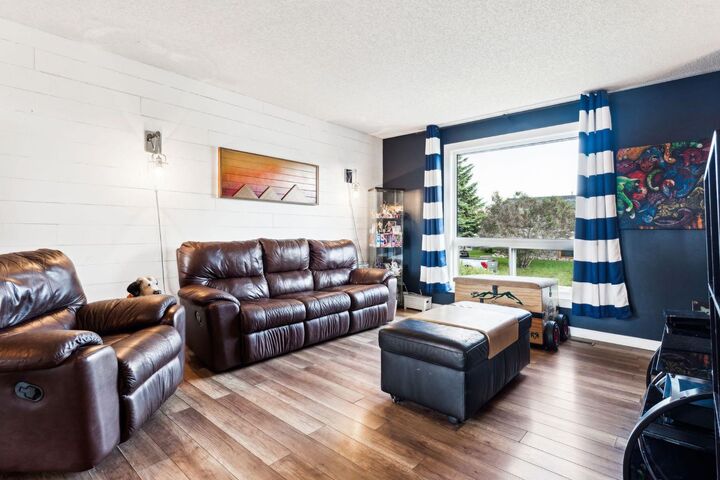 Property Photo:  147 Falchurch Crescent NE  AB T3J 1J9 