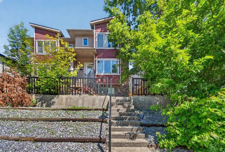 530 56 Avenue SW 2 — photo 1