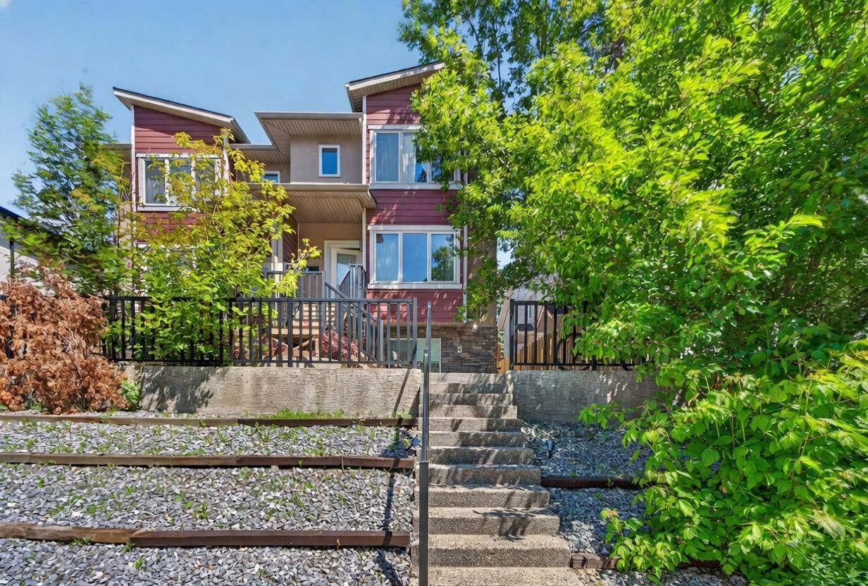 Property Photo: 530 56 Avenue SW 2 AB T2V 0G7
